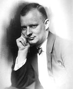 Portrait en buste de Paul Hindemith, de face, la tête appuyée sur sa main.