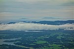 金北山からの角田山と弥彦山