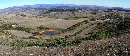 Lavogne sur le causse Méjean en octobre.