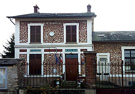 The town hall in Champmotteux