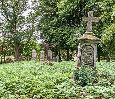 Friedhof (Alter Friedhof Ayenwolde) mit Wurt & Grabsteinen des 19. Jahrhunderts