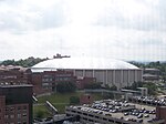 Carrier Dome är en arena på universitetsområdet.