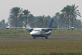 Let L-410 Turbolet op de luchthaven van Kikwit, provincie Kwilu