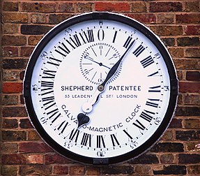 Horloge de l’Observatoire royal à Greenwich, dans la banlieue est de Londres. (définition réelle 2 214 × 1 941)