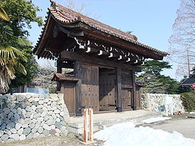 万福寺山門（城端城大手門）