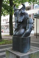 Skulptur "Großer Minotauros" von Richard Heß am Sennestadtring in Bielefeld-Sennestadt