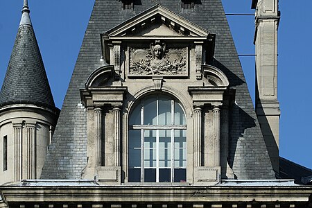 Southeastern turret, rooftop decoration