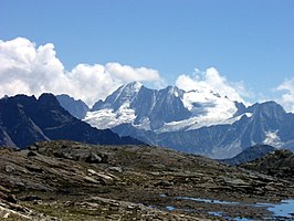 Cima Presanella (3558 m) gezien vanaf het Ercavallo-meer (2621 m) nabij Ponte di Legno, Lombardije.