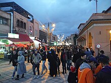 Herritarrak biltzeko tokia da plaza.