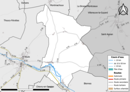 Carte en couleur présentant le réseau hydrographique de la commune