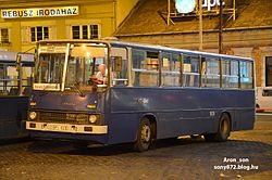 990-es busz a Széll Kálmán téren