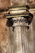 Doric capital at the Hôtel du Vieux-Raisin.