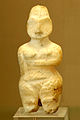 Figurine féminine en albâtre, Tell es-Sawwan, période de Samarra. Musée du Louvre.