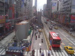 工事中の信義線大安駅 （文山線電車より撮影）