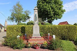 Le monument aux morts.