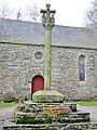 Chapelle Saint-Compars, le calvaire devant la chapelle.