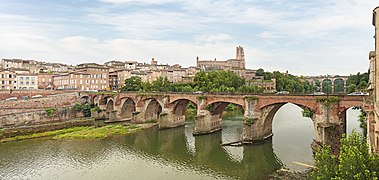 North views of the Ste Cécile Cathedral and the Old Bridge viewed from the Madeleine district.