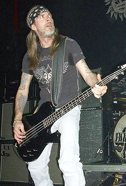 Rex Brown esiintymässä vuonna 2008