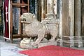 Löwenskulptur am Portal zwischen Narthex und Naos