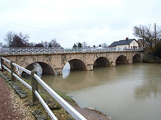 Le pont de Salles.