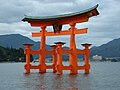 Torii beim Itsukushima-Schrein