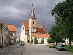 Kostel sv Máří Magdalény od jihu