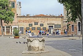 Monument de la Shoah[29] et Vera da pozzo[30] du Campo del Ghetto Novo.