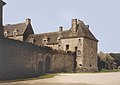 Château de Kergroadès : la façade (vue partielle) 1.