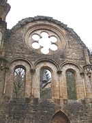 La rosace du transept nord dans l'ancienne abbatiale.