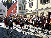 Fanfare de Dingolfing en 2008 - troupe de musiciens dans la rue