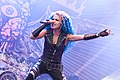 1985 Alissa White-Gluz (cantant metal)