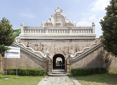 Eastern face of the East Gate, through which tourists now enter.