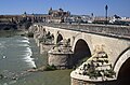 Córdoba: römische Brücke über den Guadalquivir mit Mezquita