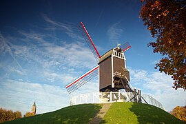 Moulin à l'est de la ville.