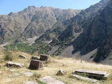 Եղեգեսի հին գերեզմանատունը