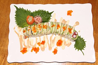 Zachodnia wersja sushi Caterpillar Roll