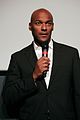 Colin Salmon interpreta Walter Steele