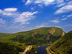 Při rěce Delaware River w Appalachach