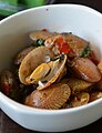 'Kraphao hoi lai': Undulated Venus clams stir-fried with holy basil