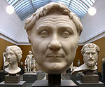 Zaal Romeinse sculpturen op voorplan: Gnaeus Pompeius Magnus