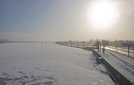 Вид на Проспект Обуховської оборони з мосту Олександра Невського