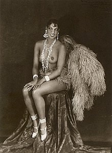 Amb una roba burlesque, 1927 (fotografia de Waléry)