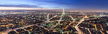 Vue de Paris au crépuscule, depuis la terrasse panoramique de la tour Montparnasse. (définition réelle 4 136 × 1 424)