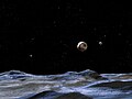 ’n Kunstenaarsvoorstelling van die Pluto-planeetstelsel vanaf een van die stelsel se kandidaatmane. Pluto is die groot skyf regs in die middel. Charon, die enigste bevestigde maan, is die kleiner skyf net regs van Pluto en die ander kandidaatmaan is die helder kol links op die foto. – GEBRUIK