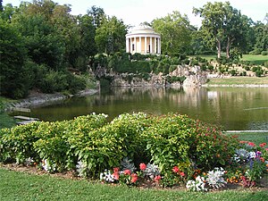 Leopoldina-templom (gloriette) és a kastélypark