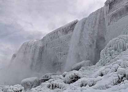 "American_and_Bridal_Veil_Falls_winter.jpg" by User:The Cosmonaut