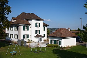 Schulhaus und Waschhaus im September 2020