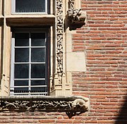 Culots sculptés de la fenêtre de l'hôtel Boysson-Cheverry.