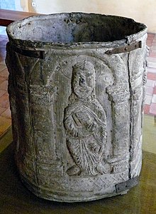 Cuve baptismale romane en plomb, Languedoc, XIIe siècle.