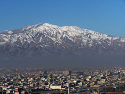 Kabul, med bjergene i baggrunden.